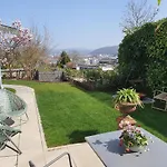 Schoene Mit Ausblick Und Gartensitzplatz