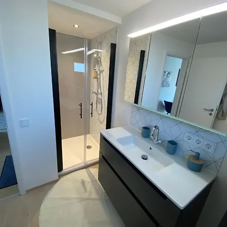 Schoene Mit Ausblick Und Gartensitzplatz *