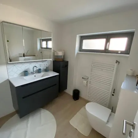 Apartment Schoene Mit Ausblick Und Gartensitzplatz