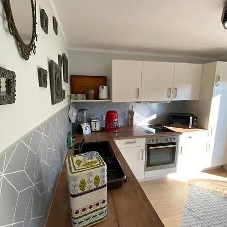 Schoene Mit Ausblick Und Gartensitzplatz Apartamento