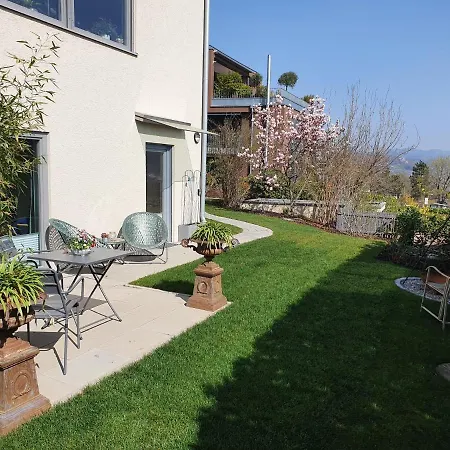 Schoene Mit Ausblick Und Gartensitzplatz Apartment *