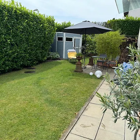 Schoene Mit Ausblick Und Gartensitzplatz