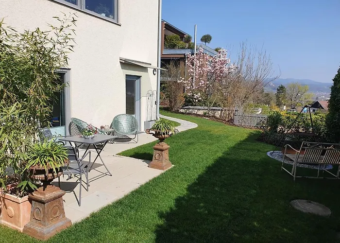 Schoene Mit Ausblick Und Gartensitzplatz Lägenhet *