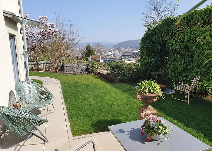 Schoene Mit Ausblick Und Gartensitzplatz