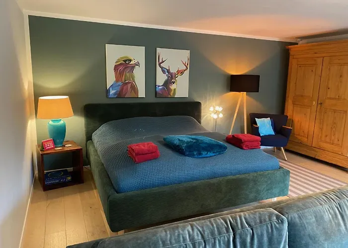 Schoene Mit Ausblick Und Gartensitzplatz *